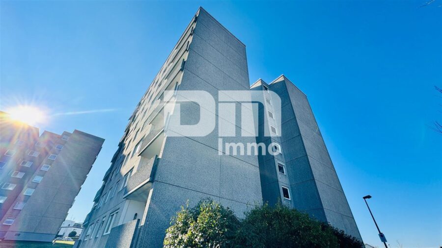 Modernisierte Eigentumswohnung mit Balkon in gepflegtem Mehrfamilienhaus - Seitenansicht